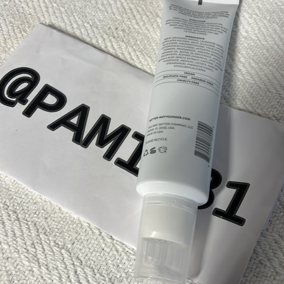 BETTER NOT YOUNGER new dawn activated charcoal scalp cleanser - Picture 6 of 9